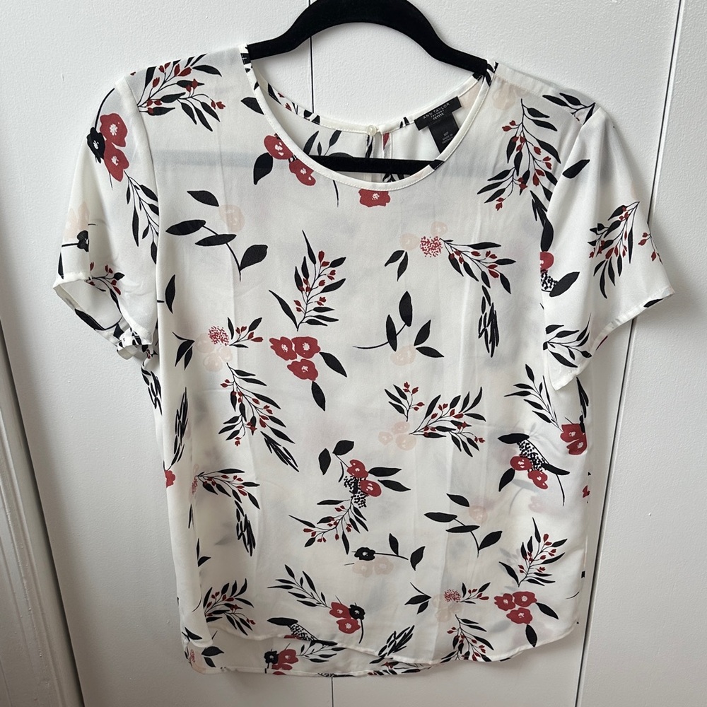 Ann Taylor White Floral Short-Sleeve Blouse with Red and Black Print